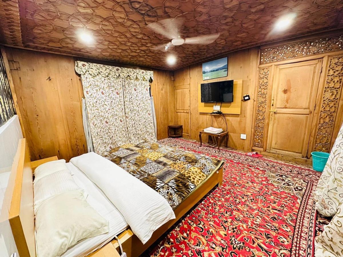 Hayat Group Of Houseboats Hotel Srīnagar Kültér fotó