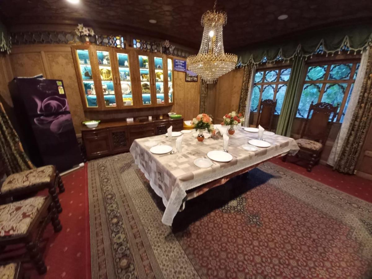 Hayat Group Of Houseboats Hotel Srīnagar Kültér fotó