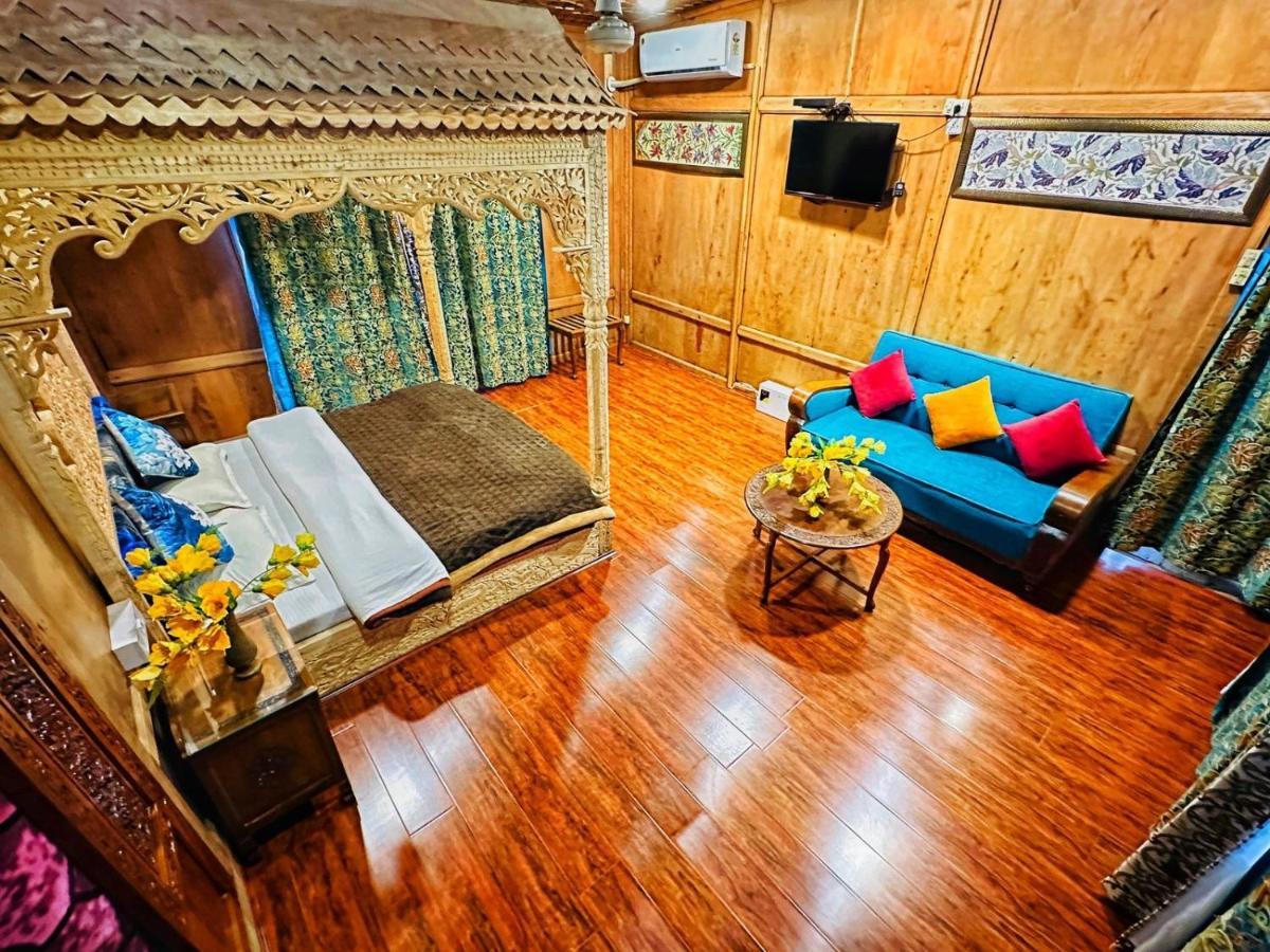 Hayat Group Of Houseboats Hotel Srīnagar Kültér fotó
